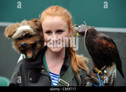 HACKER IMOGEN DAVIS & RUFUS T der WIMBLEDON CHAMPIONSHIPS 20 der ALL ENGLAND TENNIS CLUB WIMBLEDON LONDON ENGLAND 28 Juni 20 Stockfoto