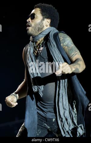 30. Juni 2012 - führt Arganda Del Rey, Spanien - Lenny Kravitz auf der Bühne bei Rock in Rio Madrid 2012 am 30. Juni 2012 in Arganda del Rey, Spanien. (Bild Kredit: Jack Abuin/ZUMAPRESS.com ©) Stockfoto