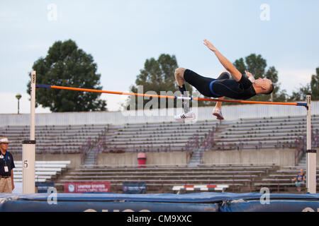 Indianapolis, IN, USA, 30. Juni 2012.  Jeff Skiba, konkurriert ein einzigen beinamputierten im Hochsprung bei den US Paralympischen Trials für die Leichtathletik.  Skiba ist der Paralympischen Weltrekordhalter im Hochsprung. Stockfoto