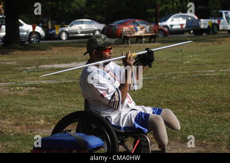 William Treadway Jr. wirft den Speer in der Master-Klasse bei den 32. nationalen Veteranen Rollstuhl spielen in Richmond, Virginia am Juni 29,2012. Die Wheelchair Games in Richmond in 1981 entstanden. Stockfoto