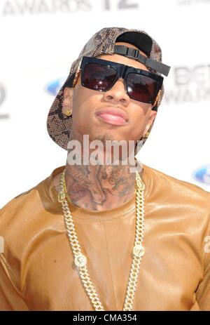 Tyga im Ankunftsbereich für BET Awards, Shrine Auditorium, Los Angeles, CA 1. Juli 2012. Foto von: Elizabeth Goodenough/Everett Collection Stockfoto