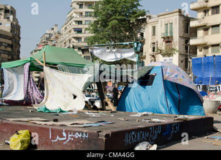 Unterstützer des Präsidentschaftskandidaten Mohammed Morsi Campen im Kairoer Tahrir-Platz in Ägypten auf Sonntag, 1. Juli 2012. Stockfoto