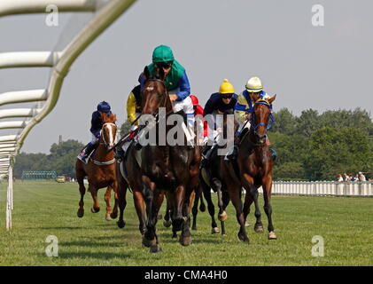 BUDAPEST - JÚLIUS 1. Pferderennen Sie-Julius 1, 2012 in Ungarn, Budapest, Kincsem Park. Stockfoto