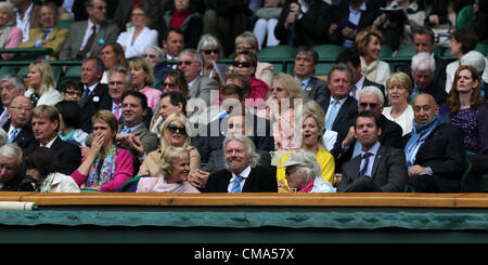 Sir Richard Charles Nicholas Branson bei den Wimbledon Championships, Lawn Tennisclub Stockfoto