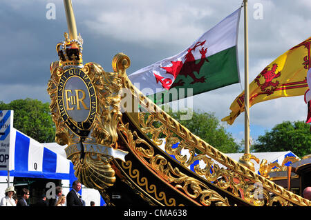 die königliche Barke brachte Gloriana, vertäut am Henley on Thames bei der Henley Royal Regatta 1. Juli 2012 mehr als 170 von Großbritannien Olympians, gehen zurück bis 1948, Rudern ist für ein Wiedersehen bei der Regatta. Es begann mit einer Reihe-Vergangenheit von britischen Olympiasieger in den königlichen Lastkahn Gloriana, das am Ende des Kurses alle Woche festgemacht wurde. Der Gruppe gehörten zwei der acht, die Silber gewann bei die Olympischen Regatta in Henley in 1948 stattfand. Keine aktuellen britischen Olympioniken wurden auf Henley in diesem Jahr, wie sie sind alle auf Trainingslager vor den Spielen 2012 in London. Stockfoto