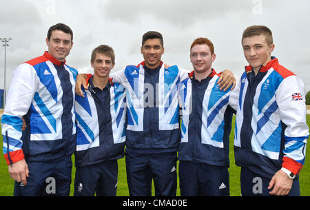 Loughborough, Großbritannien. Mittwoch, 4. Juli 2012. GB-Gymnastik-Team-Ankündigung an der Loughborough University. Künstlerische Herrenmannschaft umfasst Sam Oldham (Alter: 19, Heimatstadt: Nottingham), Daniel Purvis (Alter: 21, Heimatstadt: Southport), Louis Smith (Alter: 23, Heimatstadt: Peterborough), Kristian Thomas (Alter: 23, Heimatstadt: Wolverhampton), Max Whitlock (Alter: 19, Heimatstadt: Hemel Hempstead). Stockfoto