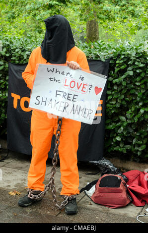 London, UK. 4. Juli 2012 UK - Herunterfahren Guantánamo Demo außerhalb der US-Botschaft, Grosvenor Square Mayfair Stockfoto