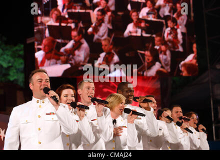 US Navy Band Meer Musikanten führen während der jährlichen Independence Day Boston Pops Orchestra-Konzert im Hatch Shell in Boston, Massachusetts, Mittwoch, 4. Juli 2012. Stockfoto