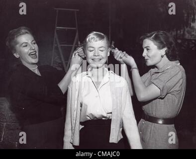 SANDRA DEE mit co-stars Jean Simmons und Joan Fontaine.Until sie Sail.AKA Alexandra Zuckill.Supplied von Fotos inc. (Credit-Bild: © geliefert von Globe Fotos Inc/Globe Photos/ZUMAPRESS.com) Stockfoto