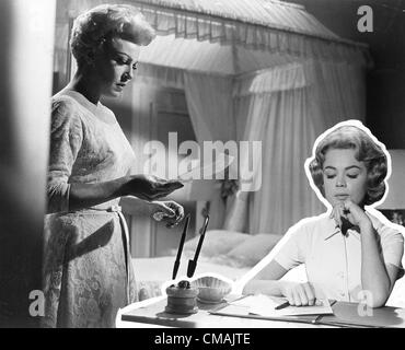 SANDRA DEE mit Lana Turner.AKA Alexandra Zuck.1959.Imitation von Life.Supplied von Fotos Inc...still. (Kredit-Bild: © von Globe Fotos Inc/Globe Photos/ZUMAPRESS.com geliefert) Stockfoto