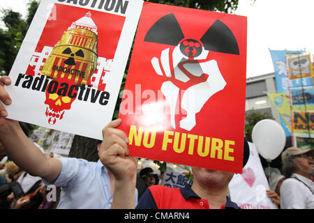 25. Februar 2009 protestieren gegen den Neustart des Kernkraftwerks Oi Oi, Präfektur Fukui, Japan und Kernkraftwerke vor Amtssitz des Premierministers am 6. Juli 2012 in Tokio, Japan - Tokyo, Japan - Japaner. (Kredit-Bild: © Junko Kimura/Jana Press/ZUMAPRESS.com) Stockfoto