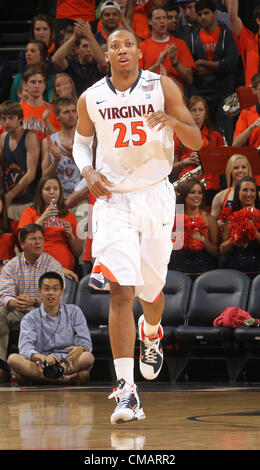 1. März 2012 nach vorne - Charlottesville, Va, USA - Virginia Cavaliers Akil Mitchell (25) während des Spiels gegen die Florida State University in Charlottesville, VA.  Florida State besiegt Virginia 63-60. (Kredit-Bild: © Andrew Shurtleff/ZUMAPRESS.com) Stockfoto