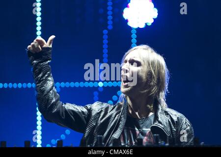 6. Juli 2012 - Arganda Del Rey, Madrid, Spanien - David Guetta funktioniert auf Bühne grundständigen Tag 3 des Rock in Rio Madrid 2012 bei Ciudad del Rock in Arganda del Rey, Madrid, Spanien (Credit-Bild: © Jack Abuin/ZUMAPRESS.com) Stockfoto