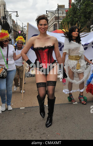 London, UK. 7. Juli 2012. Eine Drag Queen am World Pride Day 2012. London Gay Pride März durch die Londoner, die Parade war in einem kleineren Maßstab ohne Schwimmer wegen finanzieller Probleme. Stockfoto