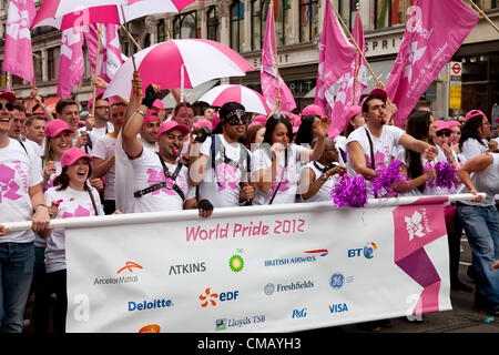 Teilnehmer an der Welt Gay Pride-Prozession in der Regent Street, Central London, UK – 7. Juli 2012 Stockfoto