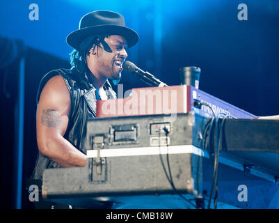 6. Juli 2012 - New Orleans, Louisiana; USA - Musiker d ' Angelo tritt im Rahmen des 2012 Essence Music Festival, das an der Mercedes-Benz Superdome stattfindet. Copyright 2012 Jason Moore. (Kredit-Bild: © Jason Moore/ZUMAPRESS.com) Stockfoto