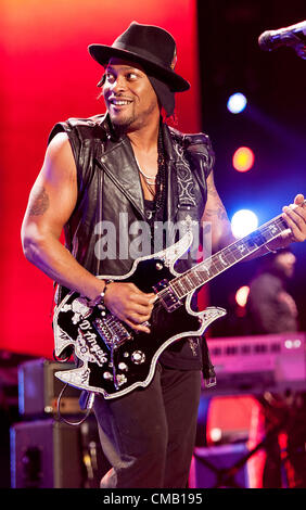 6. Juli 2012 - New Orleans, Louisiana; USA - Musiker d ' Angelo tritt im Rahmen des 2012 Essence Music Festival, das an der Mercedes-Benz Superdome stattfindet. Copyright 2012 Jason Moore. (Kredit-Bild: © Jason Moore/ZUMAPRESS.com) Stockfoto