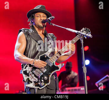 6. Juli 2012 - New Orleans, Louisiana; USA - Musiker d ' Angelo tritt im Rahmen des 2012 Essence Music Festival, das an der Mercedes-Benz Superdome stattfindet. Copyright 2012 Jason Moore. (Kredit-Bild: © Jason Moore/ZUMAPRESS.com) Stockfoto