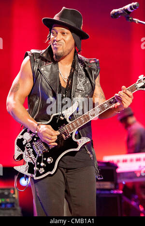 6. Juli 2012 - New Orleans, Louisiana; USA - Musiker d ' Angelo tritt im Rahmen des 2012 Essence Music Festival, das an der Mercedes-Benz Superdome stattfindet. Copyright 2012 Jason Moore. (Kredit-Bild: © Jason Moore/ZUMAPRESS.com) Stockfoto