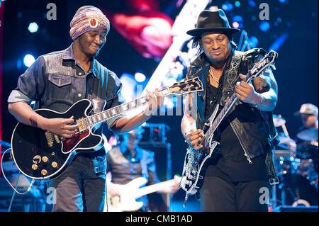 6. Juli 2012 - New Orleans, Louisiana; USA - Musiker d ' Angelo tritt im Rahmen des 2012 Essence Music Festival, das an der Mercedes-Benz Superdome stattfindet. Copyright 2012 Jason Moore. (Kredit-Bild: © Jason Moore/ZUMAPRESS.com) Stockfoto