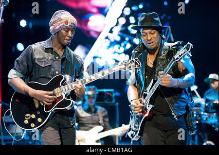 6. Juli 2012 - New Orleans, Louisiana; USA - Musiker d ' Angelo tritt im Rahmen des 2012 Essence Music Festival, das an der Mercedes-Benz Superdome stattfindet. Copyright 2012 Jason Moore. (Kredit-Bild: © Jason Moore/ZUMAPRESS.com) Stockfoto