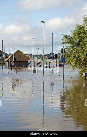 Anhaltenden Starkregen verursacht Überschwemmungen in Teilen von Weymouth, Dorset, UK. Sonntag, 8. Juli 2012. Stockfoto