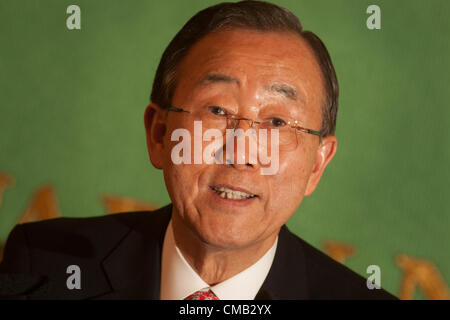 Ban Ki-Moon, 8. Generalsekretär der Vereinten Nationen, auf einer Pressekonferenz nach Gipfel über Afghanistan, in Tokio, Japan Stockfoto