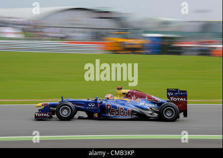 08.07.2012 Towcester, England. Sebastian Vettel und Red Bull Racing in Aktion während des Rennens beim britischen Grand Prix Santander, Runde 9 der 2012 FIA Formel 1 Weltmeisterschaft in Silverstone. Stockfoto