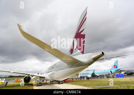 Farnborough, Großbritannien. Montag, 9. Juli 2012. Farnborough International Airshow 2012.  Die erste Boeing 787 Dreamliner für Qatar Airways. Stockfoto