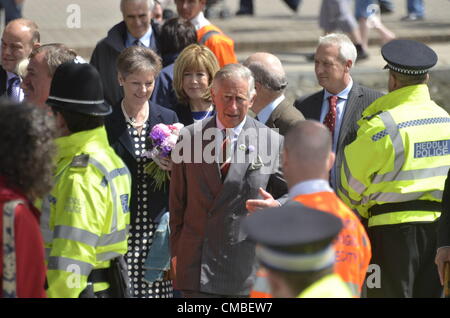 Aberaeron, Cornwall, UK. Mittwoch, 11. Juli 2012. Prinz Charles und der Duchess of Cornwall besucht der kleinen Küstenstadt Stadt Aberaeron, Stockfoto