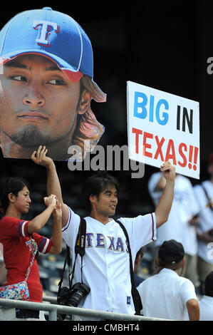 Yu Darvish Ventilatoren, 10. Juli 2012 - MLB: Fans halten Schilder um ihre Unterstützung für die American League Yu Darvish Texsas Ranger vor das MLB All-Star Game im Kauffman Stadium in Kansas City, Missouri, Vereinigte Staaten von Amerika zu zeigen. (Foto: AFLO) Stockfoto