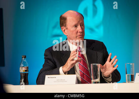 12. Juli 2012 John Brock Chairman und CEO von Coca Cola Enterprises, Quelle 2 Tag Konferenz diskutieren und Vorurteile über die aktuellen politischen und wirtschaftlichen Systeme, 250 weltweit führenden in Wirtschaft, Finanzen, Wissenschaft und Politik starten eine neue Konversation auf das Management natürlicher Ressourcen länger Begriff denken ausrichten Menschen und Gewinn eine Herausforderung. Ressource wird durch die Rothschild-Stiftung, Universität von Oxford und Smith School of Enterprise und Umwelt, Hosted an Universität von Oxford Prüfung Schulen, Oxford, UK gegründet Stockfoto