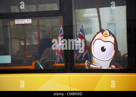 Weymouth, Großbritannien Donnerstag, 12. Juli 2012. Vorbereitung für die Ankunft des Olympischen Fackellaufs in Weymouth, kommt UK - Olympia Bus in Weymouth Stockfoto