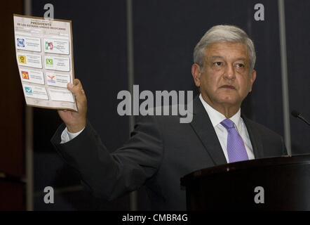 12. Juli 2012 - reichte Mexico, Distrito Federal, Mexiko - mexikanische Präsidentschaftskandidaten Andrés Manuel López Obrador auf Donnerstag, 12. Juli 2012 einer juristische Herausforderung sucht, zu entkräften, die â €žÂ ¢ s 1. Juli Sieg, sagen die Partei der institutionellen Revolution (PRI) kaufte Stimmen Enrique Pena NietoÃƒÂ ¢ Ã ¢ â €šÂ¬Ã ¢ und verletzt die CountryÃƒÂ ¢ Ã ¢ â €šÂ¬Ã ¢ â €žÂ ¢ s Verfassung. (Kredit-Bild: © Octavio Nava/Prensa Internacional/ZUMAPRESS.com) Stockfoto