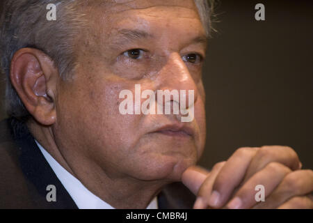 12. Juli 2012 - reichte Mexico, Distrito Federal, Mexiko - mexikanische Präsidentschaftskandidaten Andrés Manuel López Obrador auf Donnerstag, 12. Juli 2012 einer juristische Herausforderung sucht, zu entkräften, die â €žÂ ¢ s 1. Juli Sieg, sagen die Partei der institutionellen Revolution (PRI) kaufte Stimmen Enrique Pena NietoÃƒÂ ¢ Ã ¢ â €šÂ¬Ã ¢ und verletzt die CountryÃƒÂ ¢ Ã ¢ â €šÂ¬Ã ¢ â €žÂ ¢ s Verfassung. (Kredit-Bild: © Antonio Nava/Prensa Internacional/ZUMAPRESS.com) Stockfoto