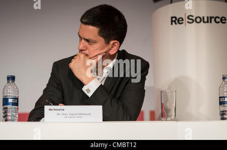 13. Juli 2012 Rt Hon. David Miliband Member Of Parliament, britischen Labour-Partei, Quelle 2 Tag Konferenz diskutieren und Vorurteile über die aktuellen politischen und wirtschaftlichen Systeme, 250 weltweit führenden in Wirtschaft, Finanzen, Wissenschaft und Politik starten eine neue Konversation auf das Management natürlicher Ressourcen länger Begriff denken ausrichten Menschen und Gewinn eine Herausforderung. Ressource wird durch die Rothschild-Stiftung, Universität von Oxford und Smith School of Enterprise und Umwelt, Hosted an Universität von Oxford Prüfung Schulen, Oxford, UK gegründet Stockfoto