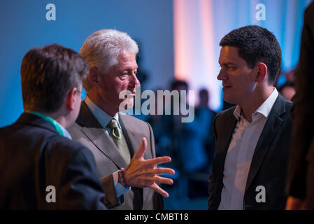 13. Juli 2012 Präsident Bill Clinton (links) Gründer der William J. Clinton Foundation und 42. Präsident der Vereinigten Staaten von Amerika und Rt Hon. David Miliband (rechts) Mitglied des Parlaments, UK Labour Party, Quelle 2 Tag Konferenz diskutieren und Vorurteile über die aktuellen politischen und wirtschaftlichen Systeme, 250 weltweit führenden in Wirtschaft, Finanzen, Wissenschaft und Politik starten eine neue Konversation auf das Management natürlicher Ressourcen länger Begriff denken ausrichten Menschen und Gewinn eine Herausforderung. Ressource wird durch die Rothschild-Stiftung, Universität von Oxford und Smith School of gegründet. Stockfoto