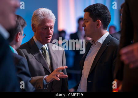 13. Juli 2012 Präsident Bill Clinton (links) Gründer der William J. Clinton Foundation und 42. Präsident der Vereinigten Staaten von Amerika und Rt Hon. David Miliband (rechts) Mitglied des Parlaments, UK Labour Party, Quelle 2 Tag Konferenz diskutieren und Vorurteile über die aktuellen politischen und wirtschaftlichen Systeme, 250 weltweit führenden in Wirtschaft, Finanzen, Wissenschaft und Politik starten eine neue Konversation auf das Management natürlicher Ressourcen länger Begriff denken ausrichten Menschen und Gewinn eine Herausforderung. Ressource wird durch die Rothschild-Stiftung, Universität von Oxford und Smith School of gegründet. Stockfoto