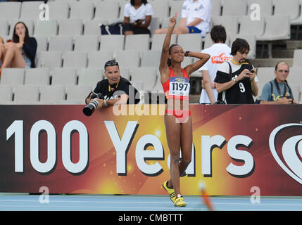 BARCELONA, Spanien: Donnerstag, 12. Juli 2012, Ana Peleteiro (1197) von Spanien ist nach dem Gewinn der Frauen Dreisprung emotional und stellte einen neuen Rekord von 14,17 m während der Nachmittagssitzung von Tag 3 von der IAAF World Junior Championships am Estadi Olimpic de Montjuïc. Foto von Roger Sedres/ImageSA Stockfoto