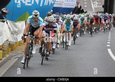 KATOWICE, Polen - Juli 13: 69 Tour de Pologne, das größte Radsport-Event in Osteuropa, Teilnehmer der IV Stufe aus Bedzin nach Kattowitz 13. Juli 2012 in Katowice, Polen Stockfoto