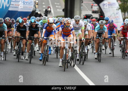 KATOWICE, Polen - Juli 13: 69 Tour de Pologne, das größte Radsport-Event in Osteuropa, Teilnehmer der IV Stufe aus Bedzin nach Kattowitz 13. Juli 2012 in Katowice, Polen Stockfoto