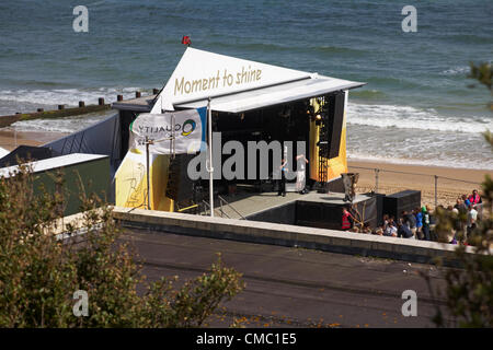 Bournemouth, UK Freitag, 13. Juli 2012. Olympischen Fackellauf in Bournemouth, UK – immer bereit für den Konzertabend in Bournemouth Stockfoto