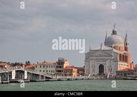 Die Ponton-Brücke über den Canale della Giudecca bei Festa del Redentore 2012 in Venedig Stockfoto