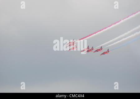 Die Farnborough International Airshow 2012 - Sonntag öffentliche Anzeige - RAF rote Pfeile anzeigen Team - Jubiläums-Anzeige Stockfoto