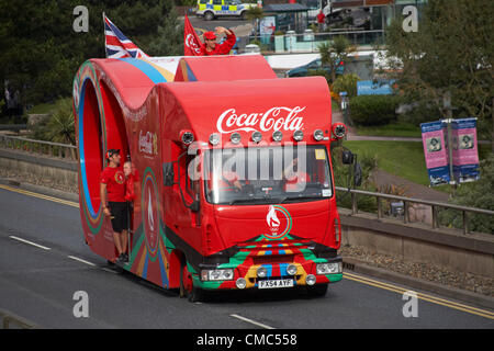 Bournemouth, UK Samstag, 14. Juli 2012. Olympischer Fackellauf in Bournemouth, UK - Coca-Cola Fahrzeug, Bestandteil der Olympische Fackel-Relais-Konvoi in Bournemouth am Samstagmorgen Stockfoto