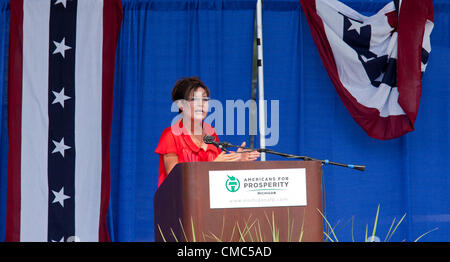 Belleville, Michigan - 14. Juli 2012 - ehemalige Alaskas Gouverneurin Sarah Palin spricht auf einer Kundgebung von "Patrioten im Park", organisiert von der Tea Party und die Amerikaner für den Wohlstand. Stockfoto