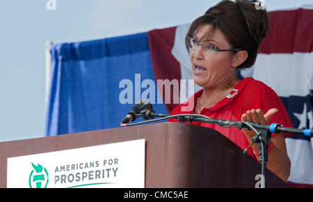 Belleville, Michigan - 14. Juli 2012 - ehemalige Alaskas Gouverneurin Sarah Palin spricht auf einer Kundgebung von "Patrioten im Park", organisiert von der Tea Party und die Amerikaner für den Wohlstand. Stockfoto