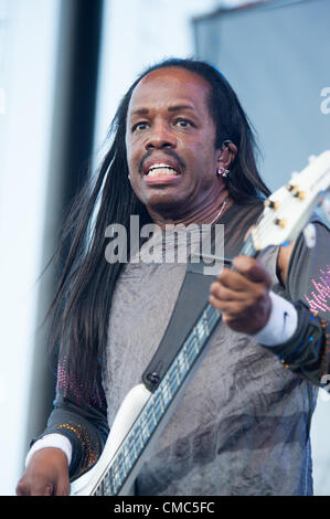 LINCOLN, CA - 14. Juli: Verdine White mit Erde, Wind und Feuer führt an Thunder Valley Casino Resort in Lincoln, Massachusetts am 14. Juli 2012 Stockfoto