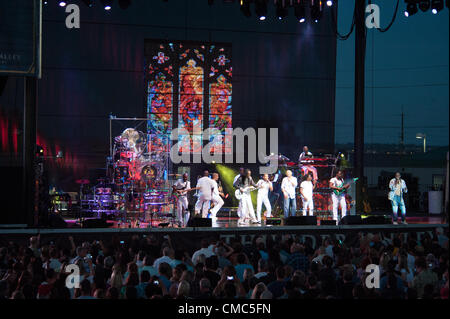 LINCOLN, CA - 14. Juli: Erde, Wind und Feuer führt an Thunder Valley Casino Resort in Lincoln, Massachusetts am 14. Juli 2012 Stockfoto