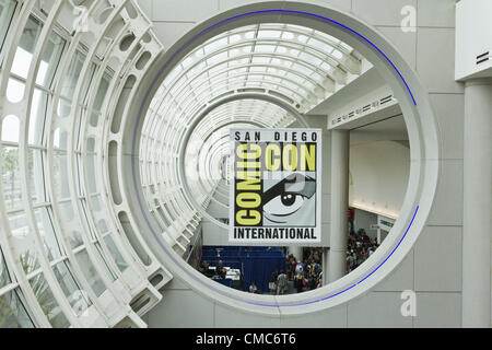 13. Juli 2012 gekleidet - San Diego, CA, USA - Fans als ihre Lieblings-Charaktere für den Jahreskongress der Comic-Con International in San Diego. (Kredit-Bild: © Daniel Knighton/ZUMAPRESS.com) Stockfoto
